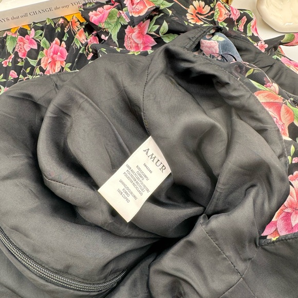 🆕 AMUR 🧿 X REVOLVE NWOT Sleeveless V Neck Pleat Floral Romper Size 8 - Picture 3 of 16